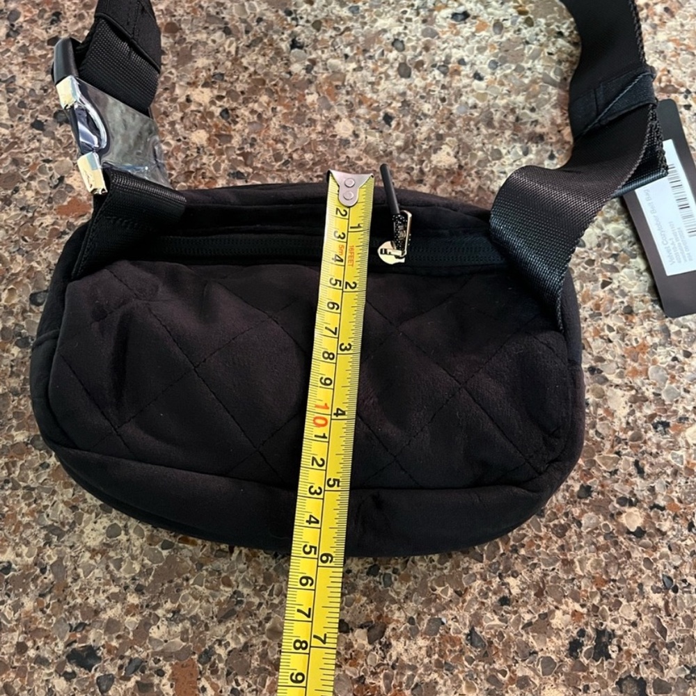 NEW W by Wantable 
Quilted Black Crossbody Bag
Adjustable buckle
Travel resort - Picture 3 of 4